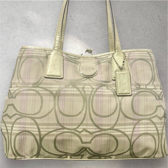 Coach Tartan-Kiss-lock Carryall Plaid Lavender & Champagne Tote - Picture 1 of 12